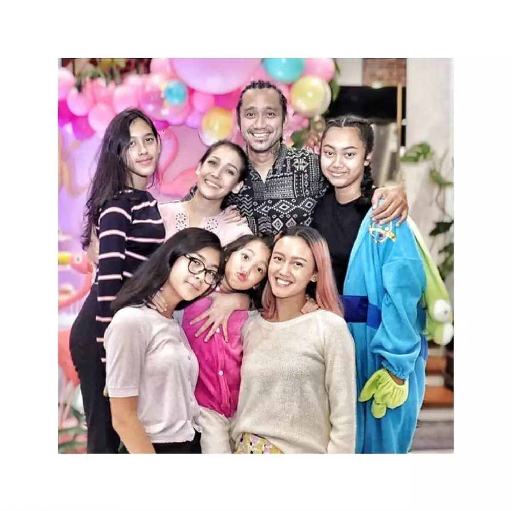 seleb punya anak sambung lebih dari satu Instagram