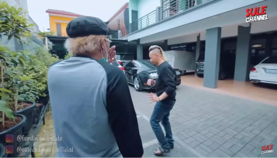 penampakan garasi ayu ting ting youtube penampakan garasi ayu ting ting youtube