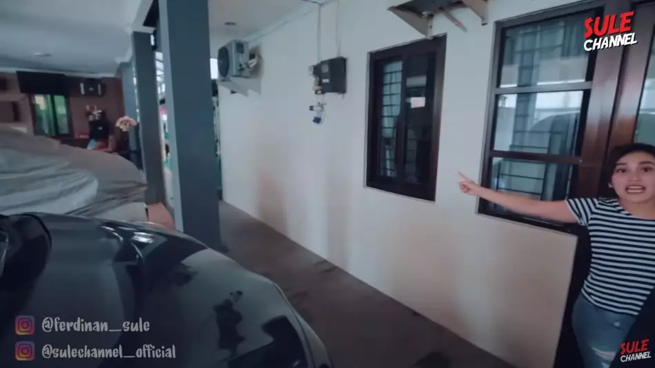 penampakan garasi ayu ting ting youtube penampakan garasi ayu ting ting youtube