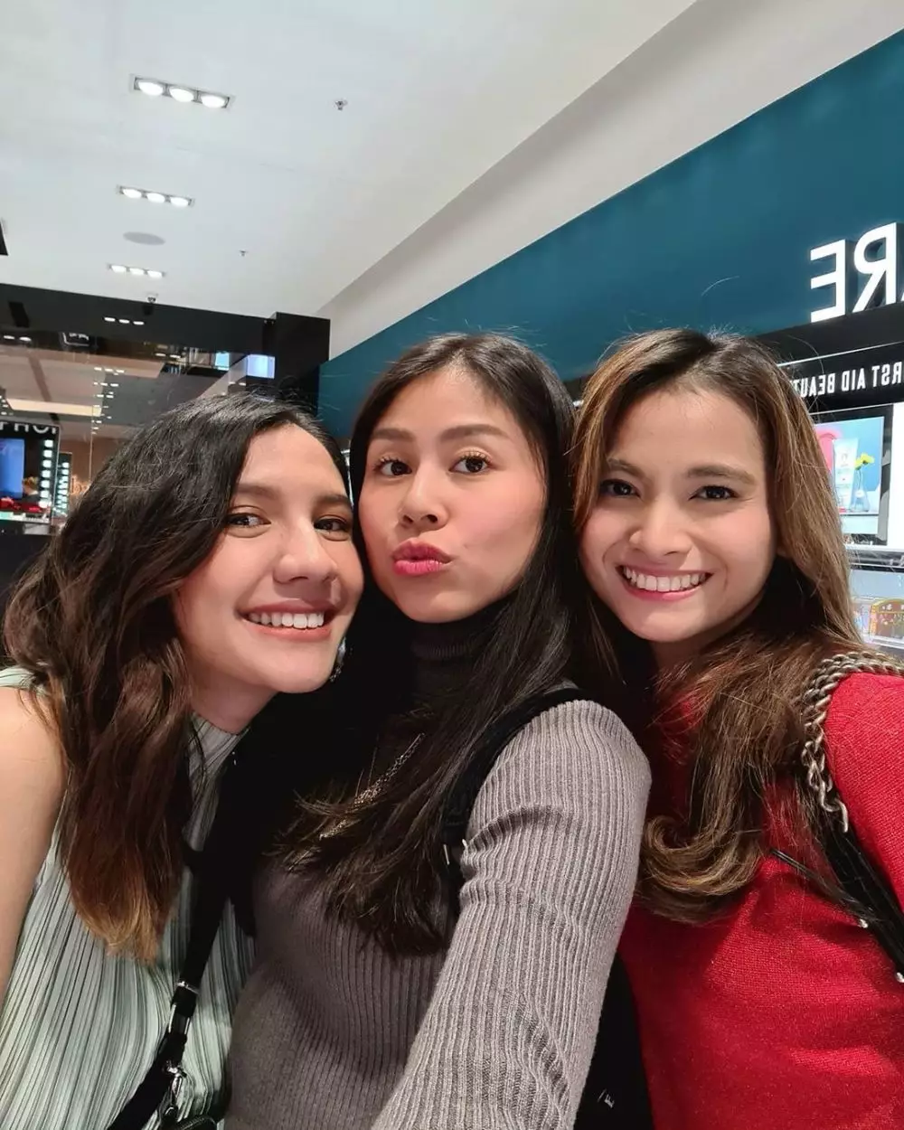 momen kebersamaan acha septriasa dan geng flawsome instagram momen kebersamaan acha septriasa dan geng flawsome instagram