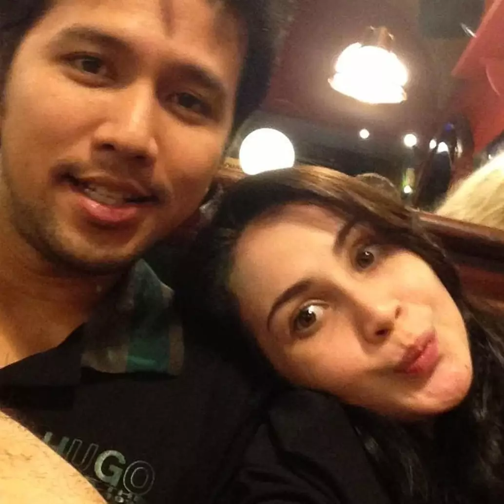 8 Foto lawas kemesraan Arumi Bachsin &amp; Emil Dardak, tiap hari ngedate
