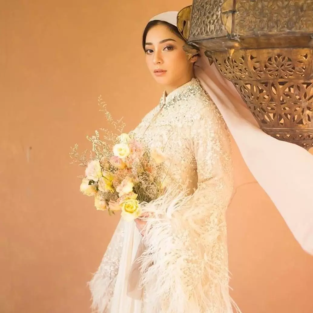 6 Gaya Nikita Willy dalam pemotretan tema Dignity, anggun memesona