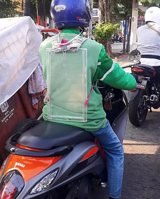 driver jaga jarak saat pandemi berbagai sumber