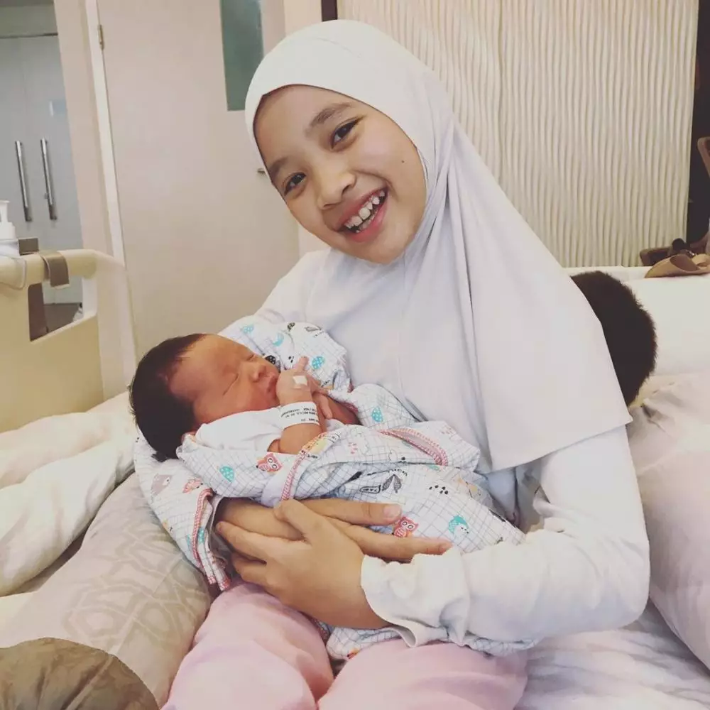 9 Potret anak ke-5 Zaskia Adya Mecca © 2020 brilio.net Instagram/@zaskiadyamecca 9 Potret anak ke-5 Zaskia Adya Mecca © 2020 brilio.net Instagram/@zaskiadyamecca
