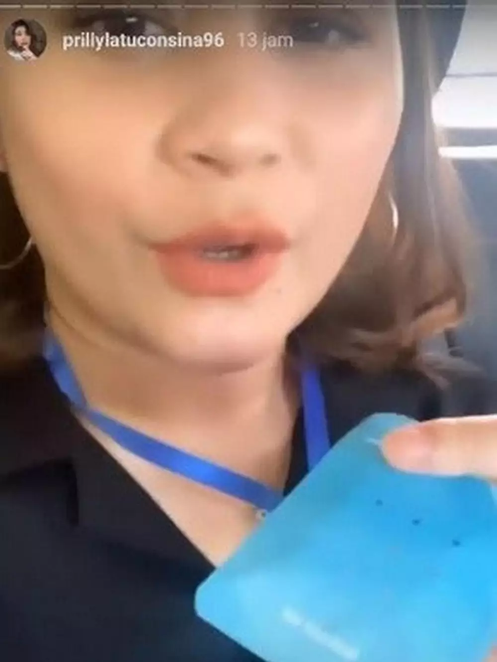 seleb pakai kalung antivirus berbagai sumber