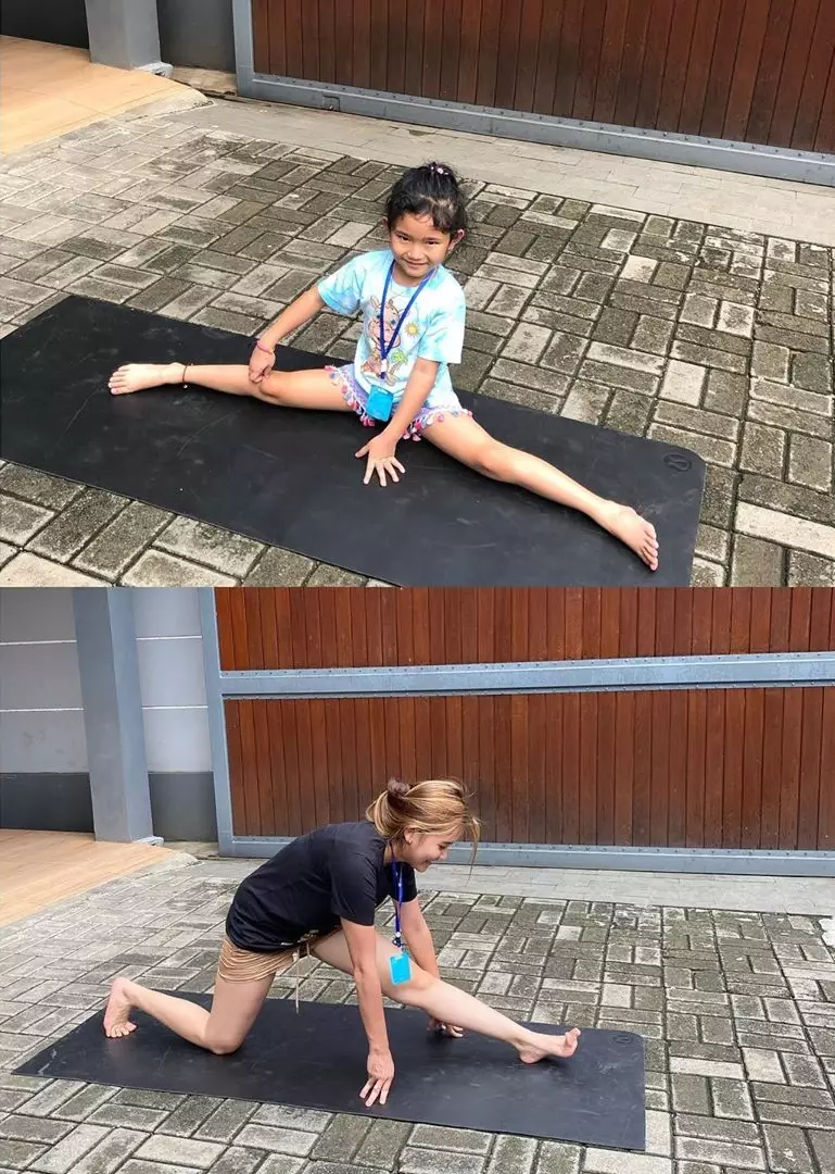 seleb pakai kalung antivirus berbagai sumber