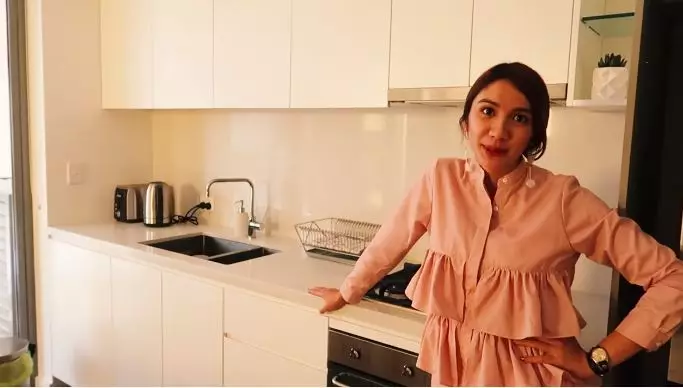 apartemen milik acha sinaga di australia berbagai sumber