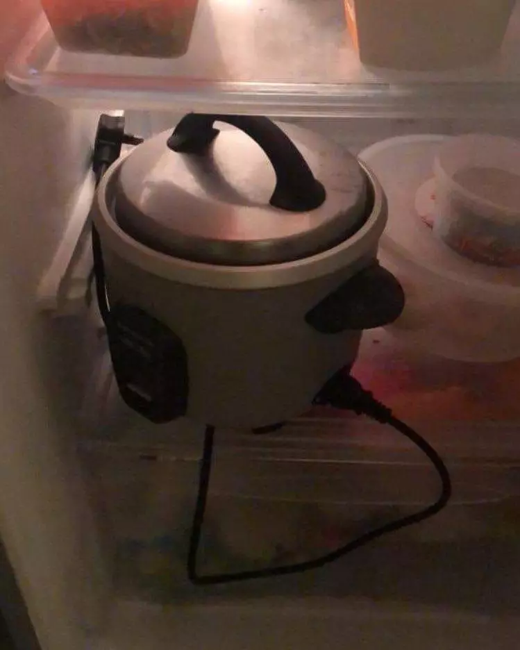 cara nyeleneh pasang perabotan © 2020 instagram.com