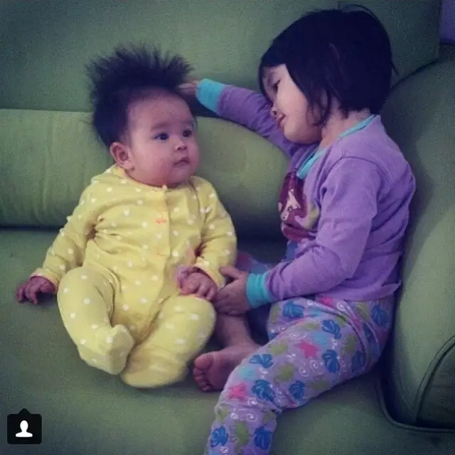 Gaya Sybil momong adik © 2020 brilio.net