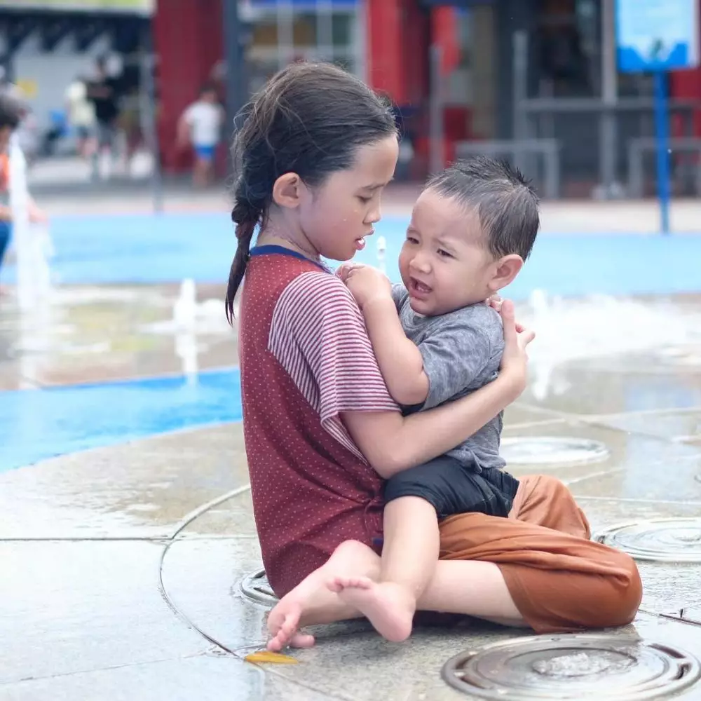 Gaya Sybil momong adik © 2020 brilio.net