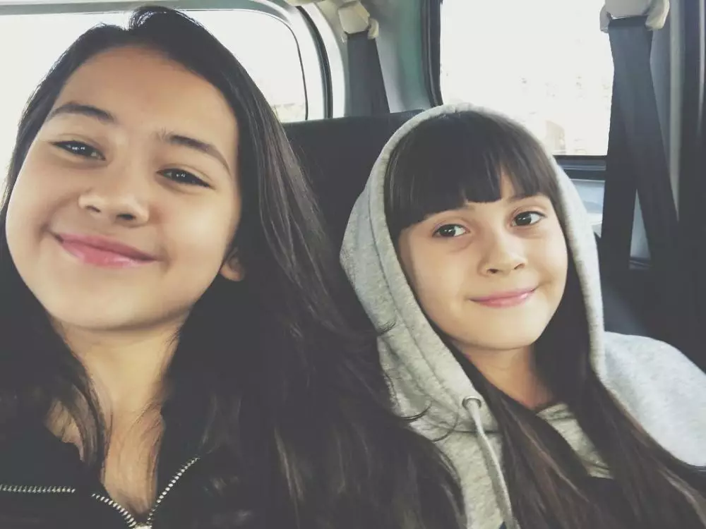 potret sandrinna michelle dan adik instagram