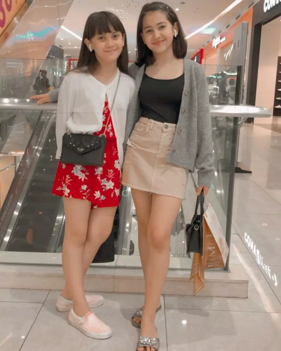 potret sandrinna michelle dan adik instagram