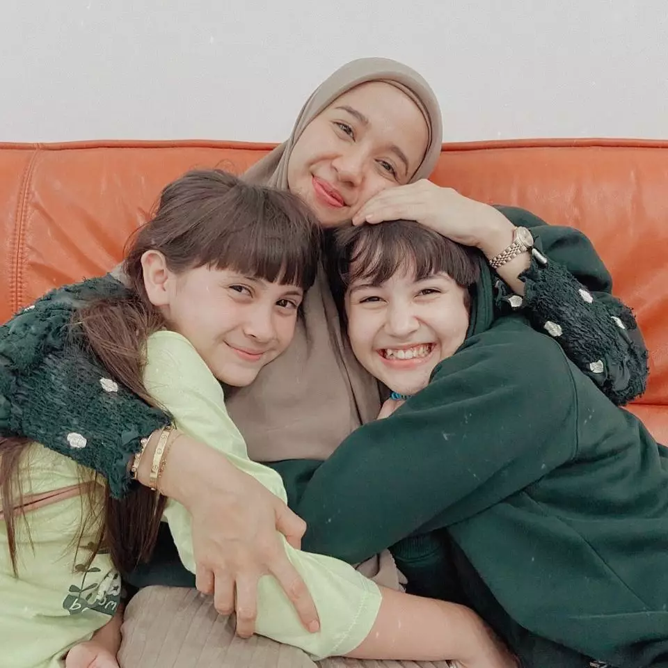 potret sandrinna michelle dan adik instagram