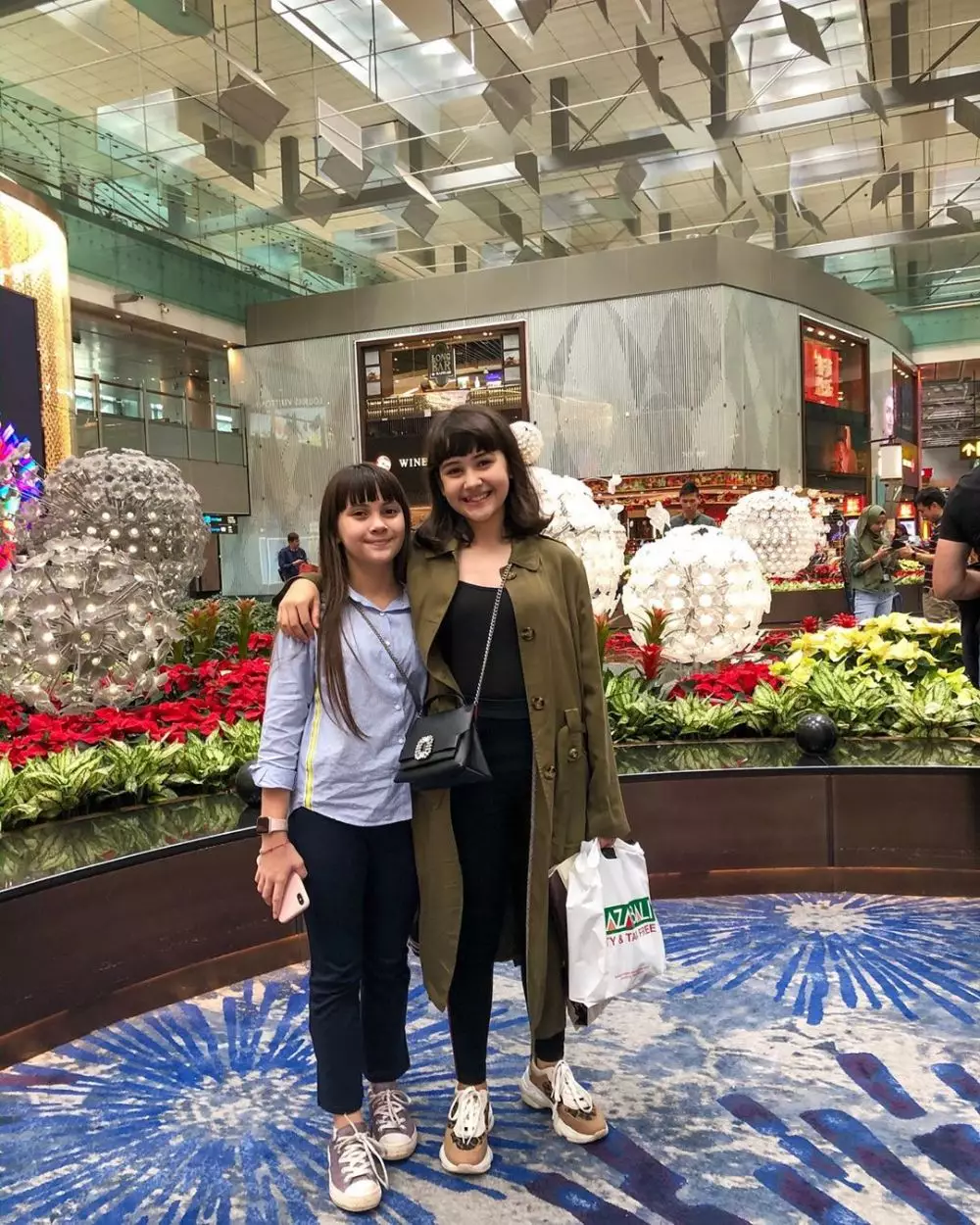 potret sandrinna michelle dan adik instagram