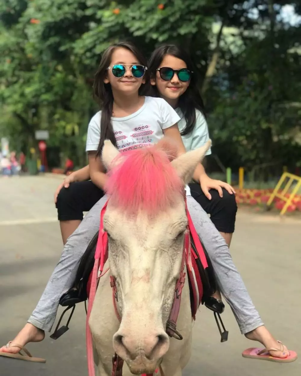 potret sandrinna michelle dan adik instagram