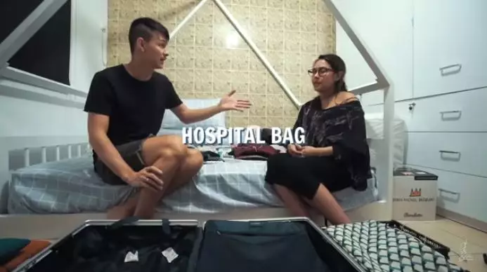 Lahiran istri marcell darwin © 2020 brilio.net Lahiran istri marcell darwin © 2020 brilio.net