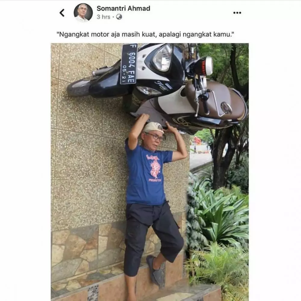 status FB lucu bapak ngomongin cinta © 2020 instagram.com