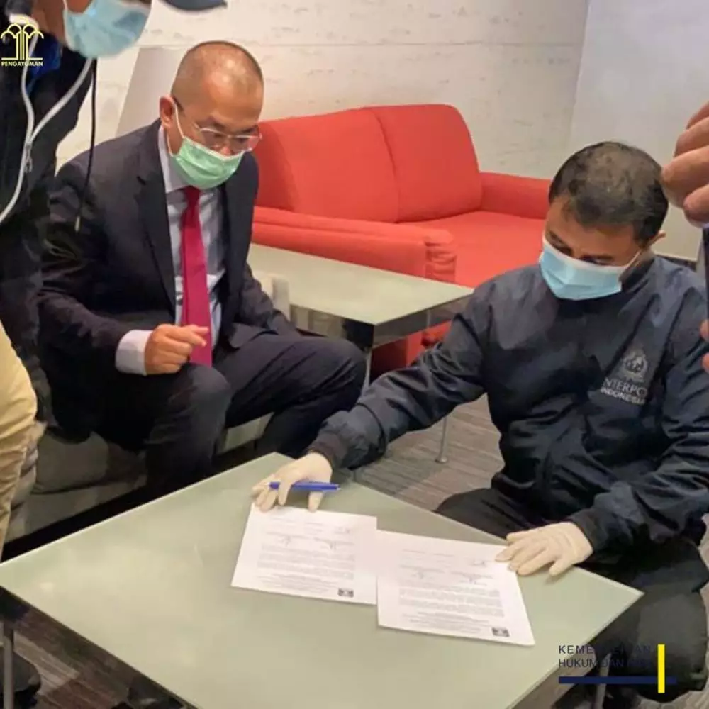 Maria Pauline Lumowa diekstradisi Berbagai Sumber