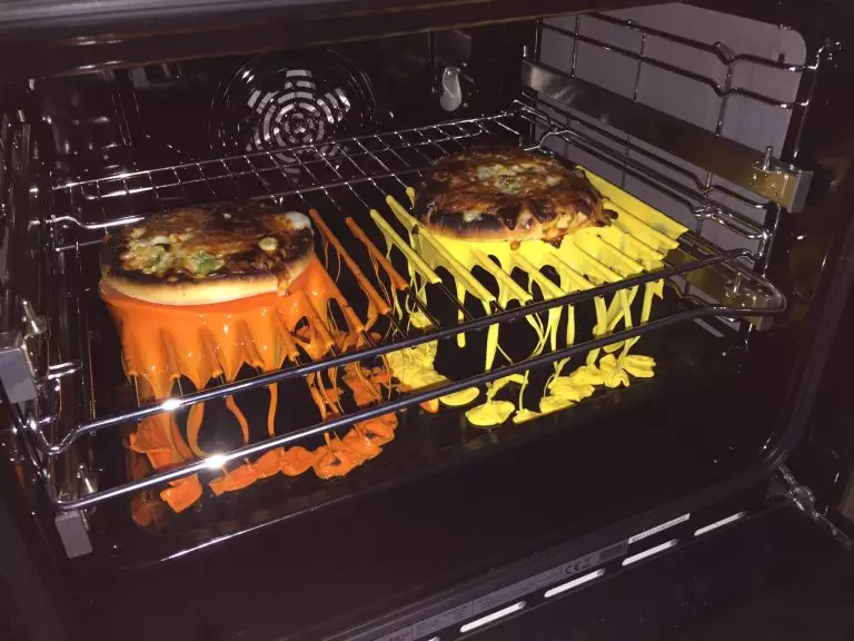 Pizza lelehan keju Twitter/@ainerss