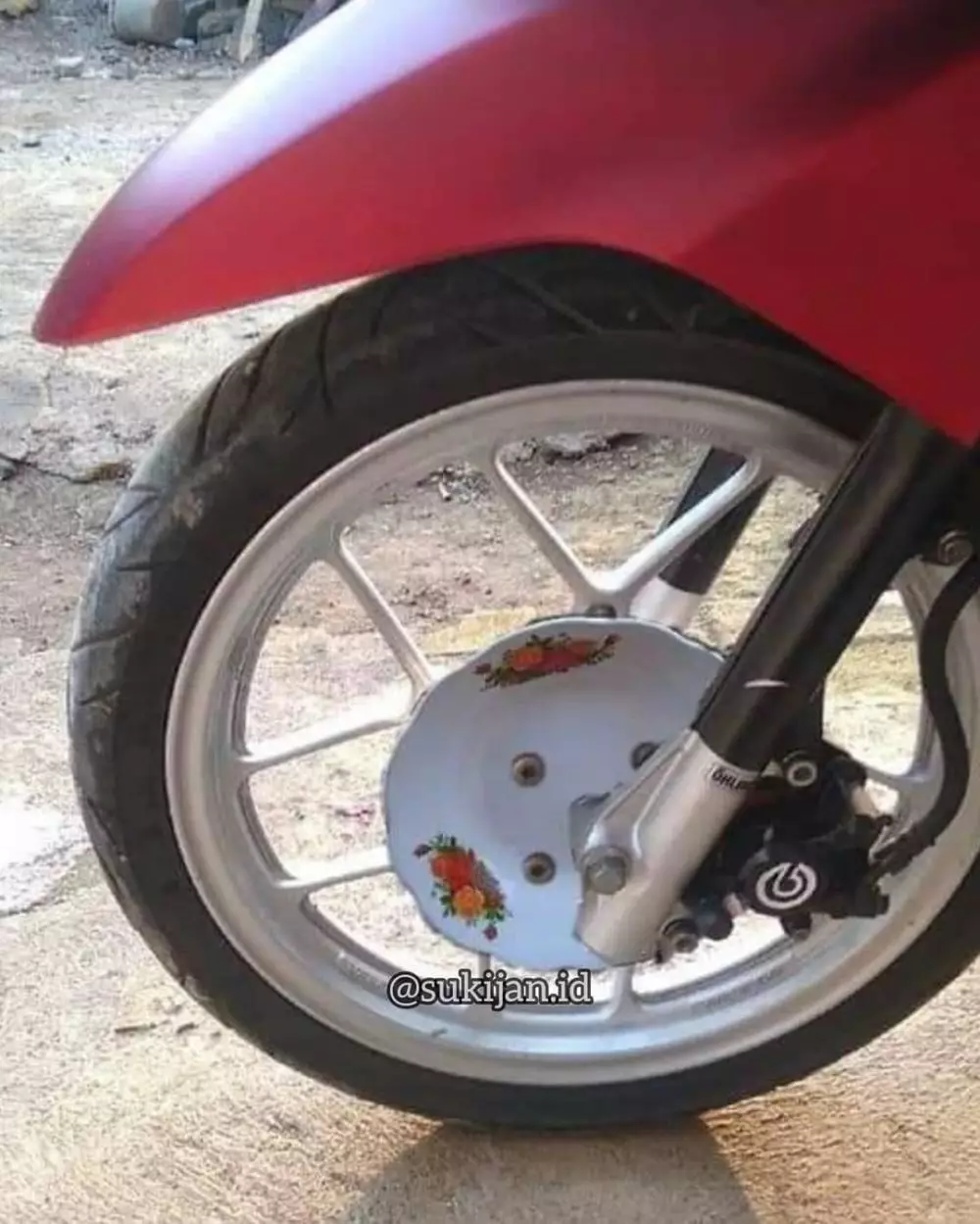 benda nyeleneh dipasang pengendara © 2020 instagram.com