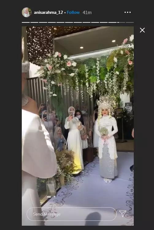 akad nikah Dinda Hauw dan Rey Mbayang berbagai sumber akad nikah Dinda Hauw dan Rey Mbayang berbagai sumber