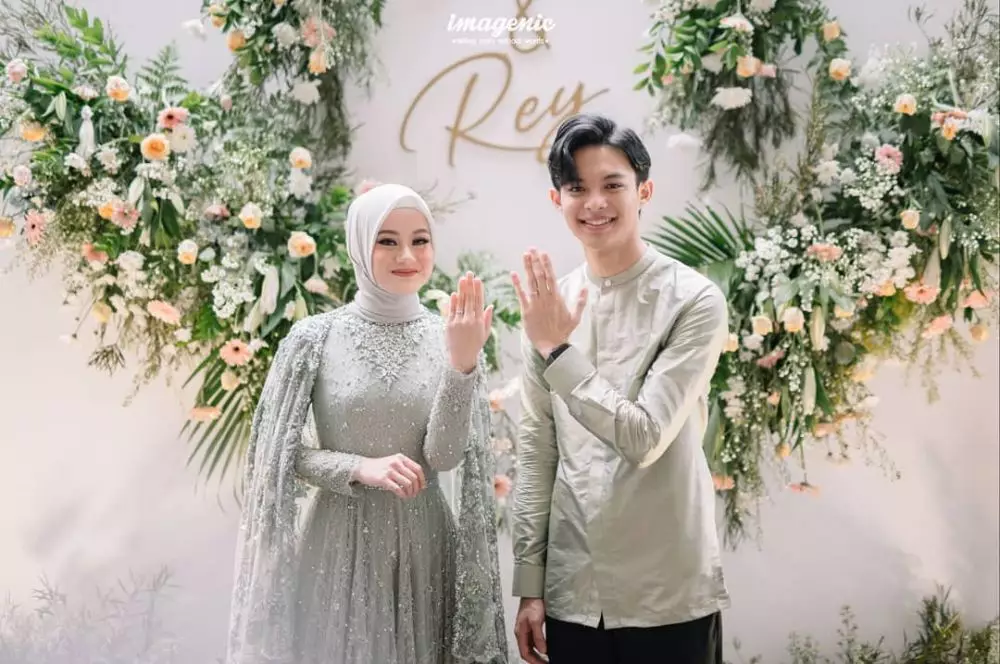 Pesona Dinda Hauw dari lamaran sampai menikah berbagai sumber Pesona Dinda Hauw dari lamaran sampai menikah berbagai sumber