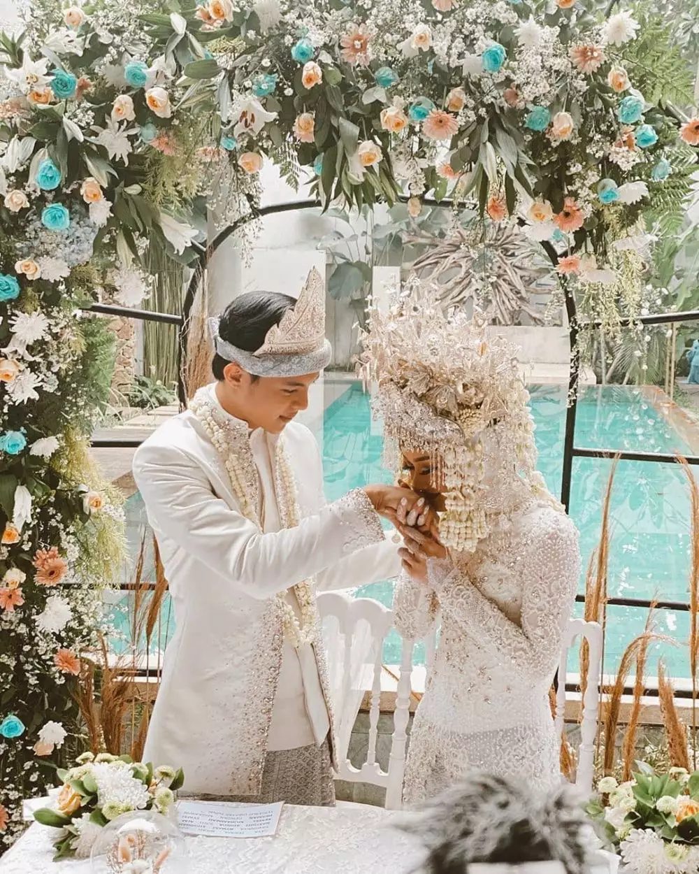 Pesona Dinda Hauw dari lamaran sampai menikah berbagai sumber Pesona Dinda Hauw dari lamaran sampai menikah berbagai sumber