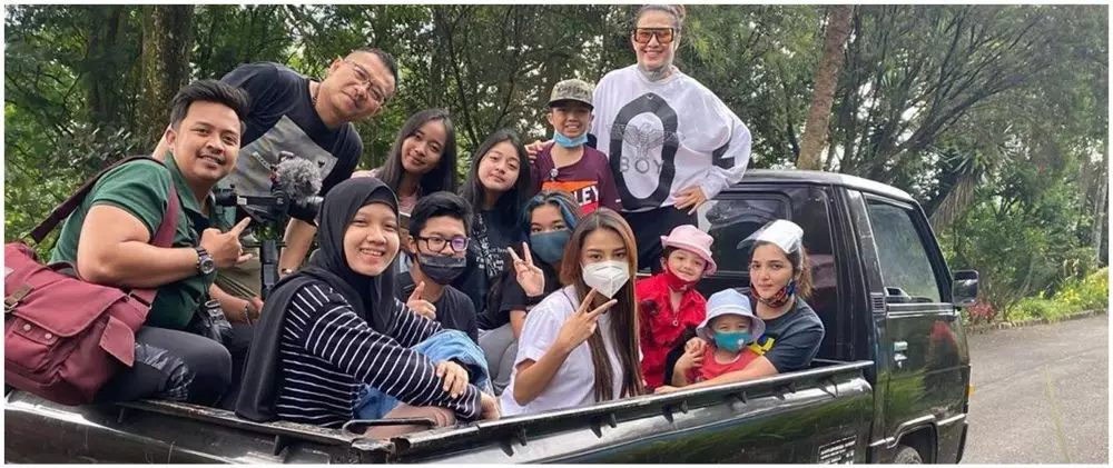 Potret seleb naik pick up Instagram