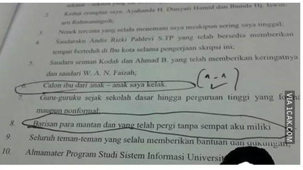Persembahan skripsi lucu © 2020 brilio.net Persembahan skripsi lucu © 2020 brilio.net
