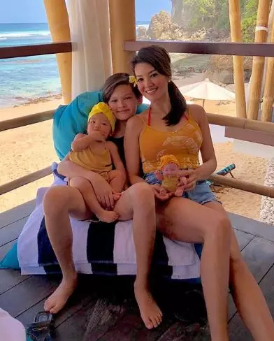 Farah anak dan boneka © 2020 brilio.net Farah anak dan boneka © 2020 brilio.net