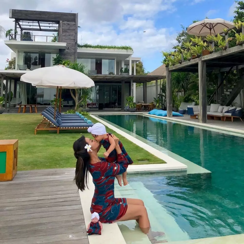 Farah anak dan boneka © 2020 brilio.net Farah anak dan boneka © 2020 brilio.net