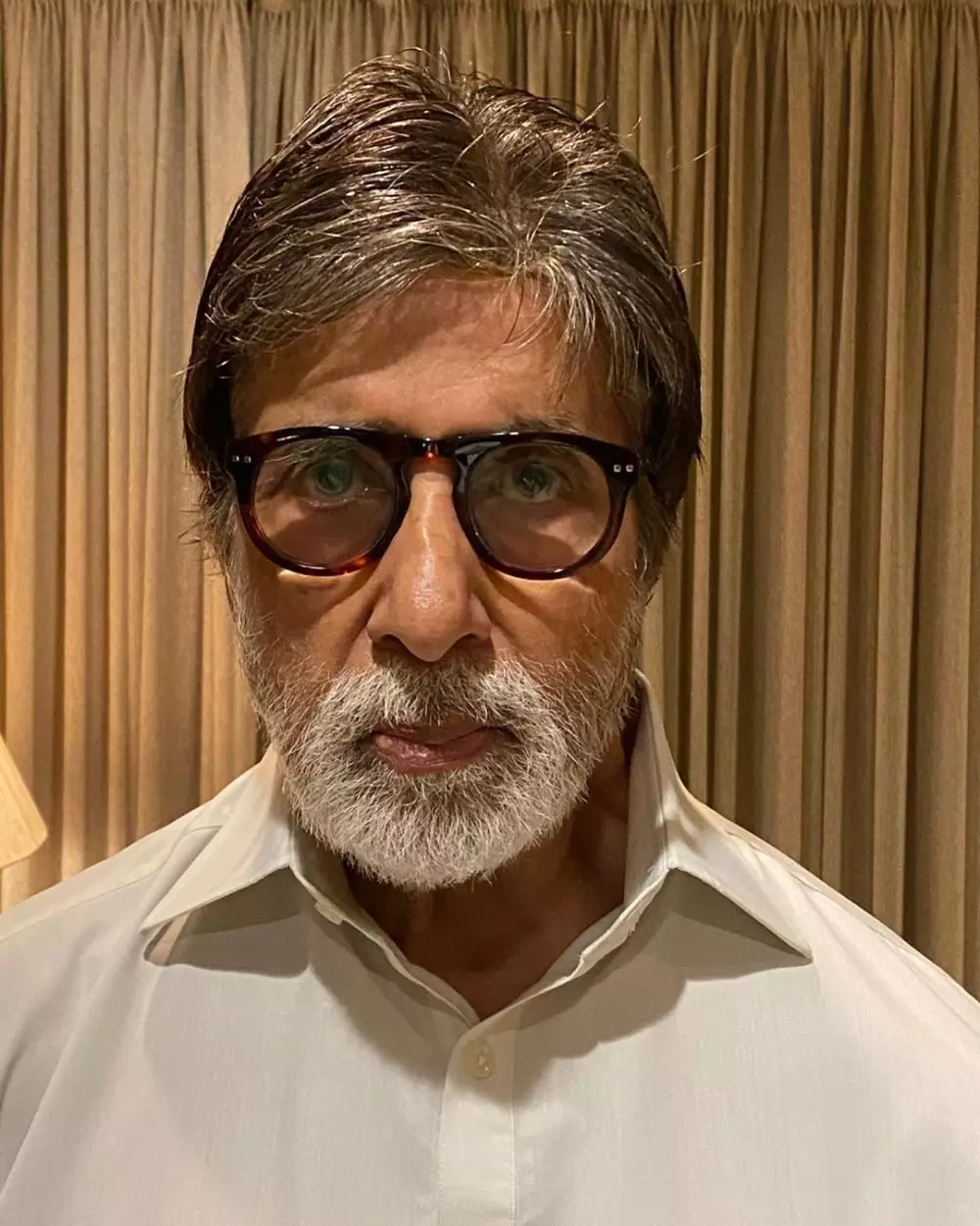 Amitabh Bachchan positif Covid-19 berbagai sumber