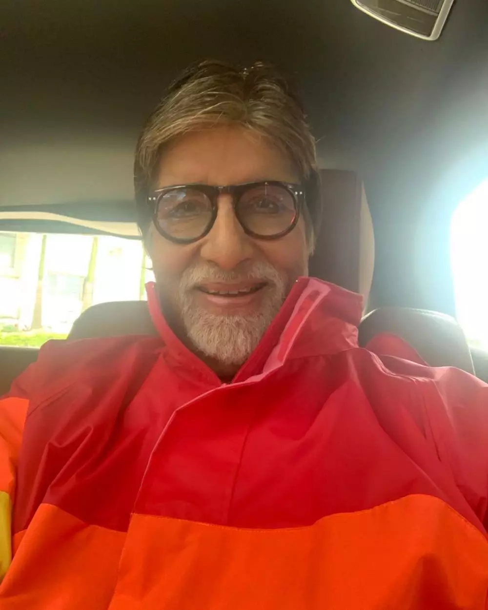 Amitabh Bachchan positif Covid-19 berbagai sumber