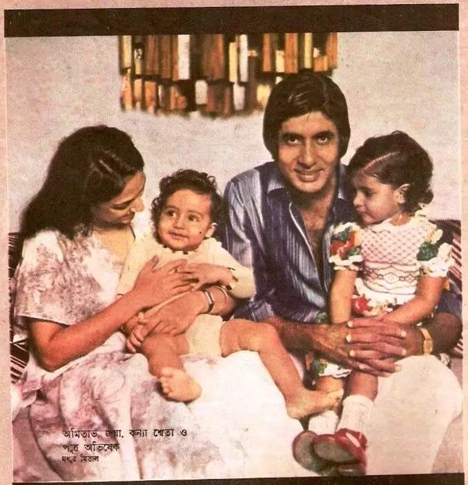  Amitabh Bachchan dan Abhishek © 2020 brilio.net Instagram/@bachchan