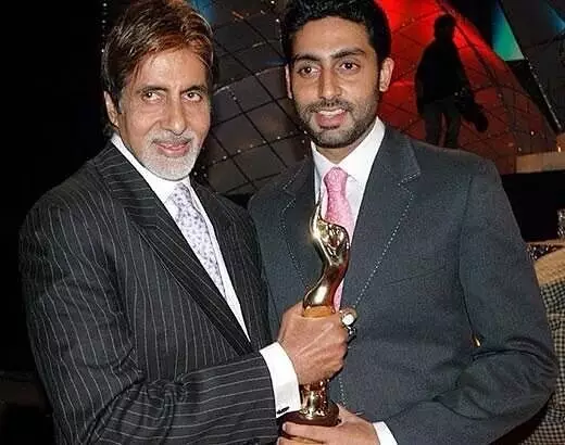  Amitabh Bachchan dan Abhishek © 2020 brilio.net Instagram/@bachchan