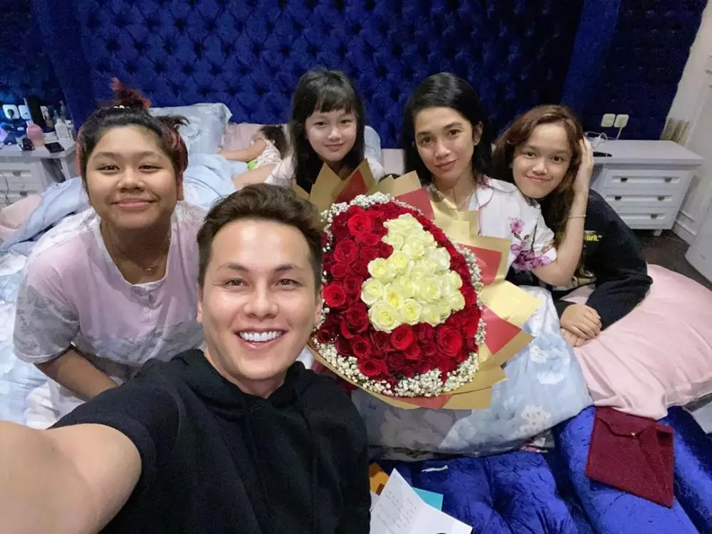 Momen kejutan ultah Ussy Sulistiawaty Instagram