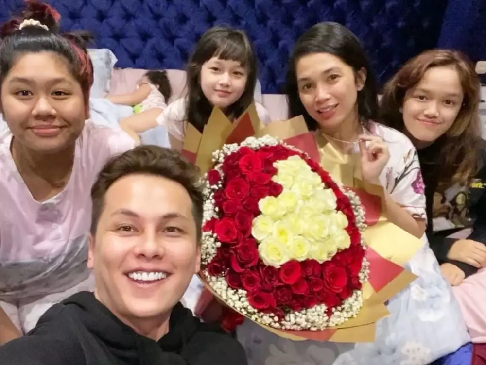 Momen kejutan ultah Ussy Sulistiawaty Instagram