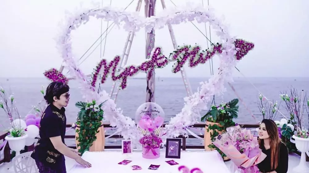 seleb ultah di atas kapal Instagram