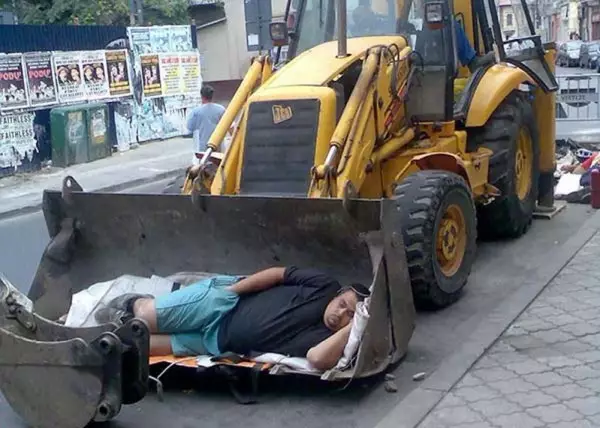 Momen pekerja alat berat gabut Berbagai sumber Momen pekerja alat berat gabut Berbagai sumber