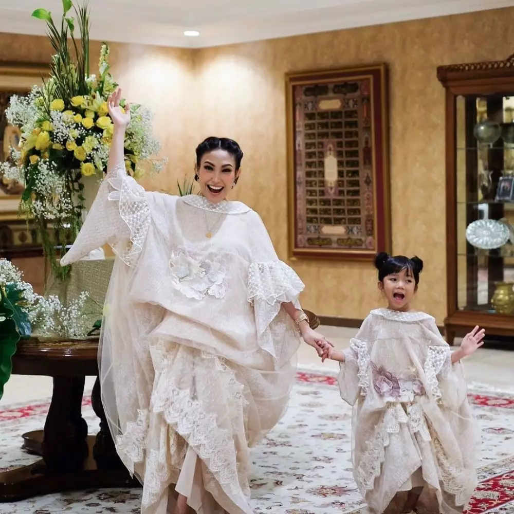 seleb cantik dan putri kecilnya kompak instagram