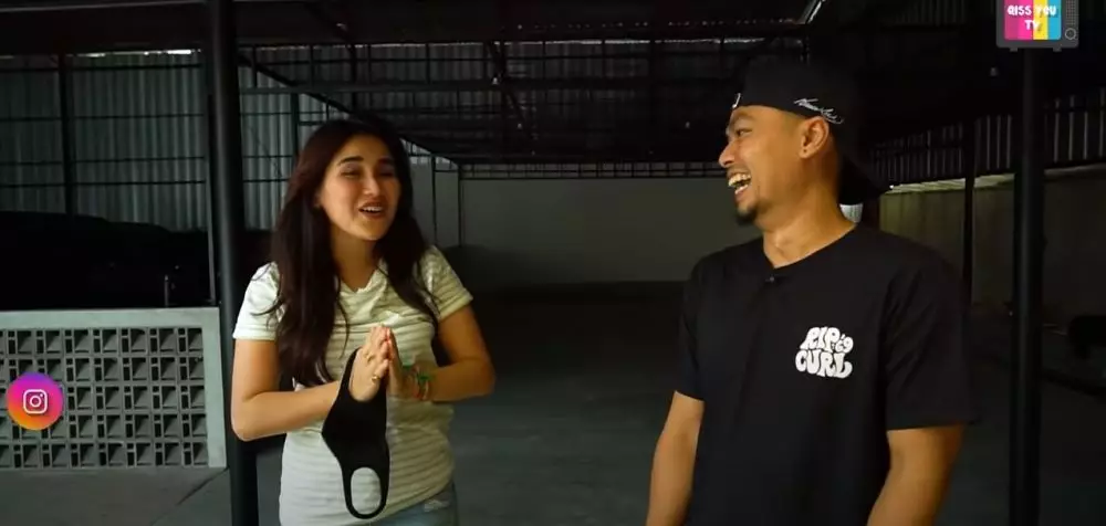 cafe Ayu Ting-Ting © 2020 brilio.net YouTube