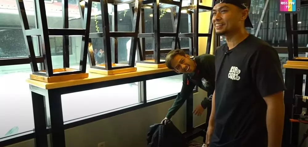 cafe Ayu Ting-Ting © 2020 brilio.net YouTube