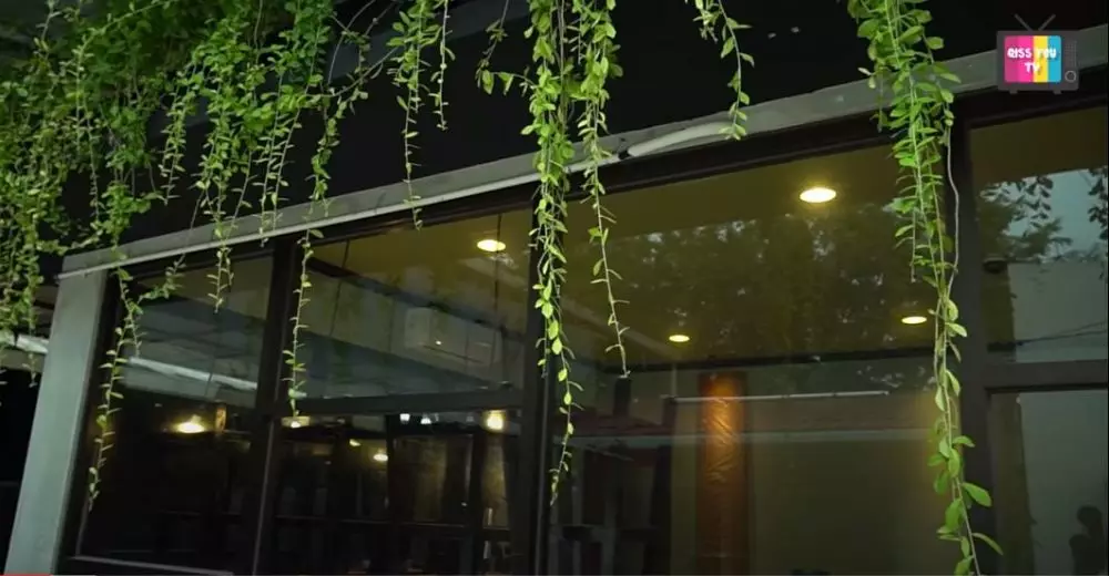 cafe Ayu Ting-Ting © 2020 brilio.net YouTube