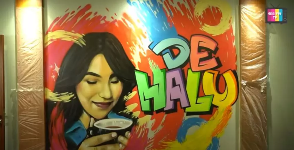 cafe Ayu Ting-Ting © 2020 brilio.net YouTube