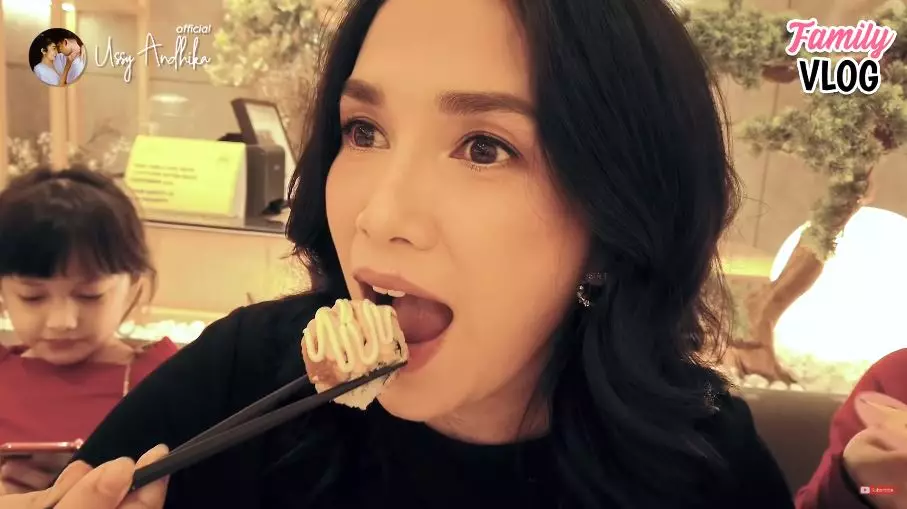 pesta ultah Ussy ke-40 YouTube pesta ultah Ussy ke-40 YouTube