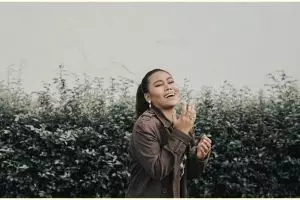 Bantu korban banjir di kota kelahiran, Evi Masamba rela jual mobil