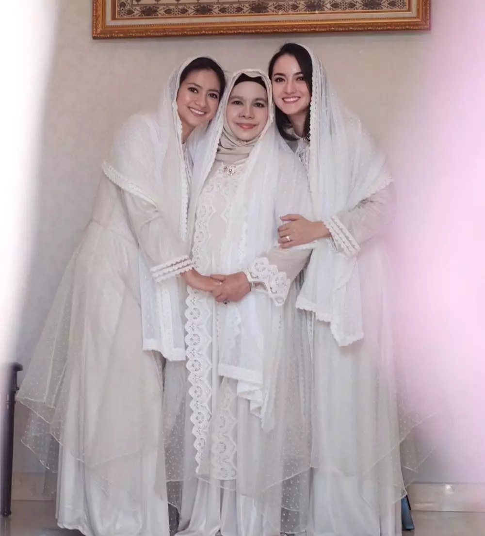 momen ririn ekawati bersama sang mama instagram