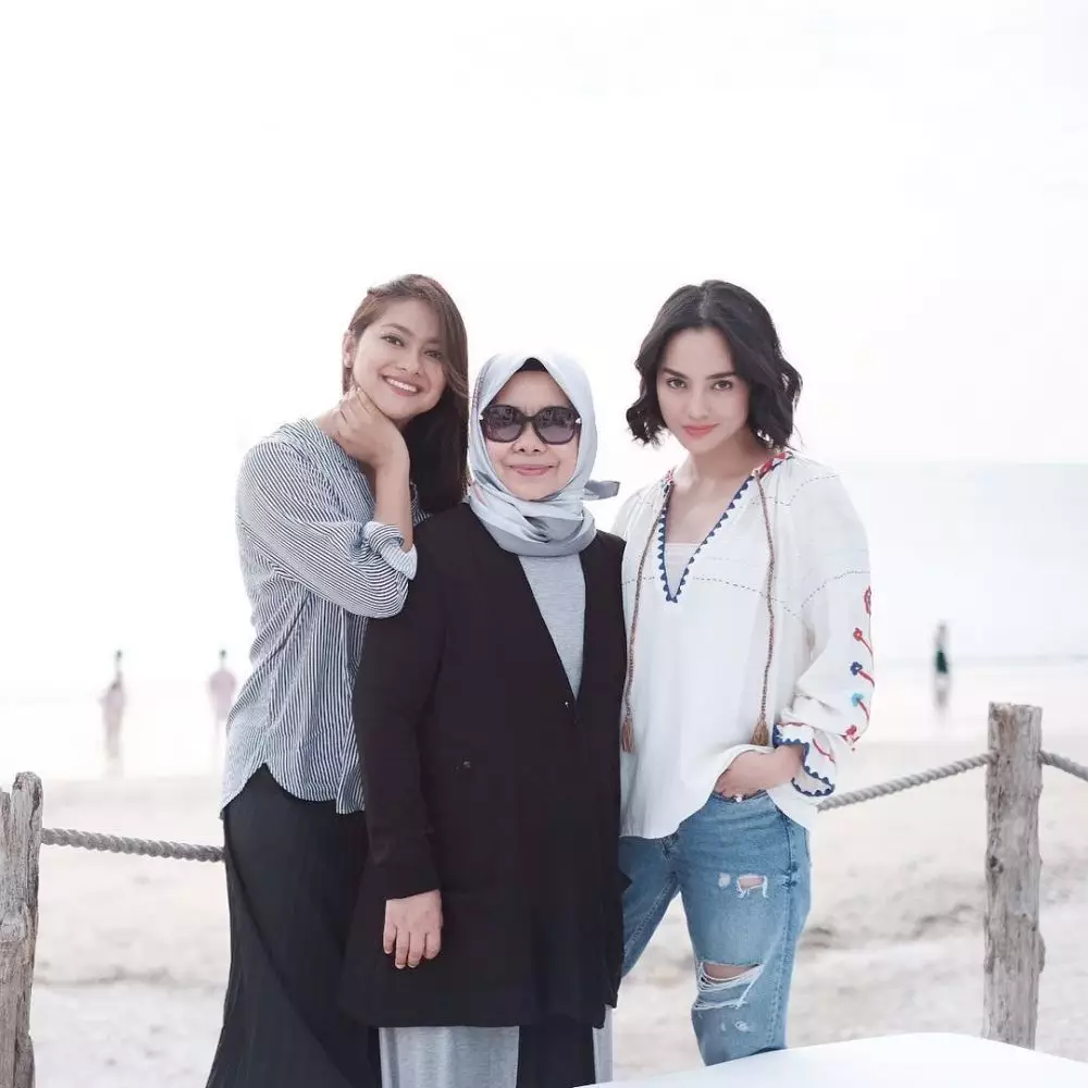 momen ririn ekawati bersama sang mama instagram