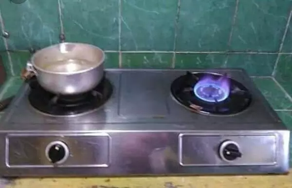 Potret membuat mie Berbagai sumber