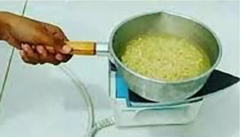 Potret membuat mie Berbagai sumber